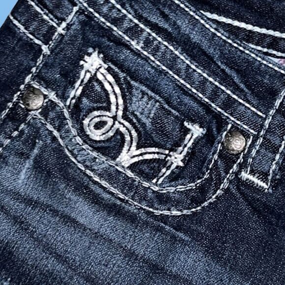 Maurice’s Embroidered Denim Cuffed Capri Jeans Size 5/6 #48 - Picture 4 of 5